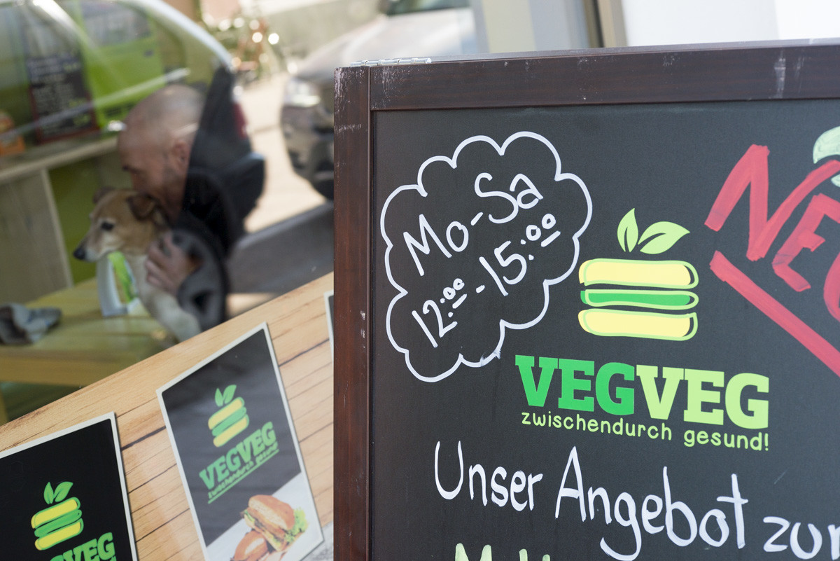 VegVeg Karlsruhe, wo Hot Dogs nichts zu fürchten haben